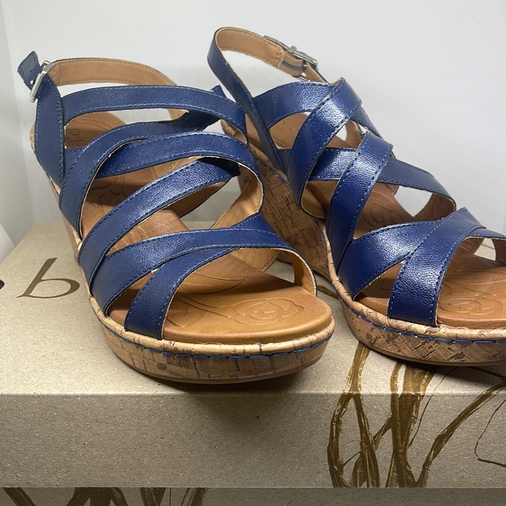 BOC BORN CONCEPT LEATHER WEDGES SIZE 10 - NAVY